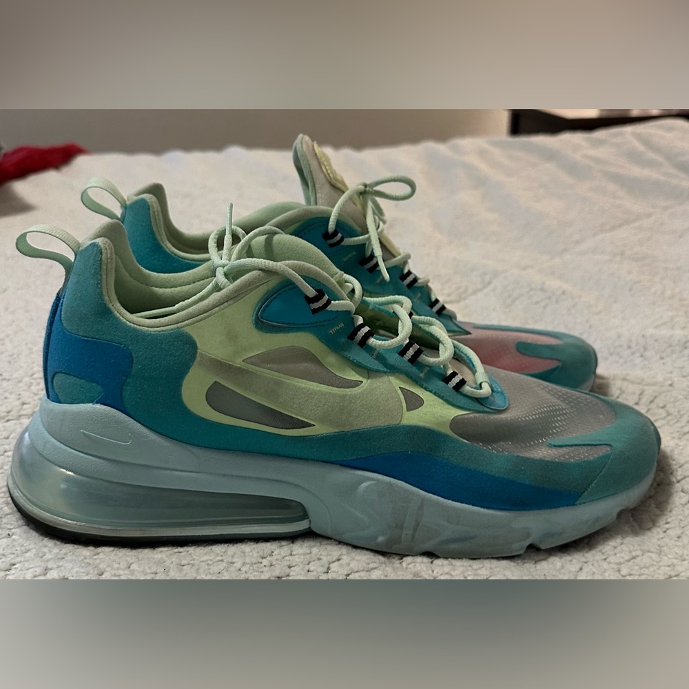 Nike mens air270 react